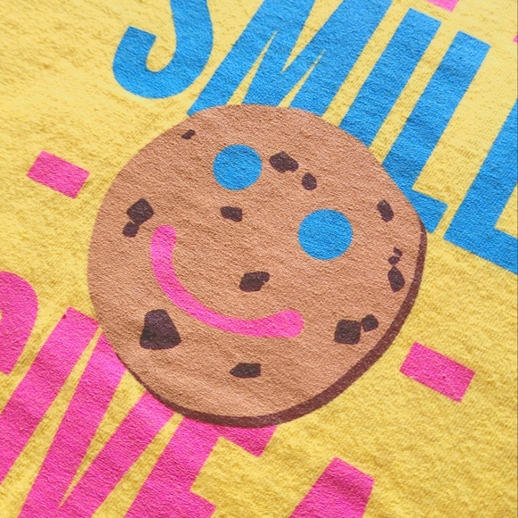 10/$20 ❄️ Tim Hortons Smile Cookie Tee - Picture 3 of 6